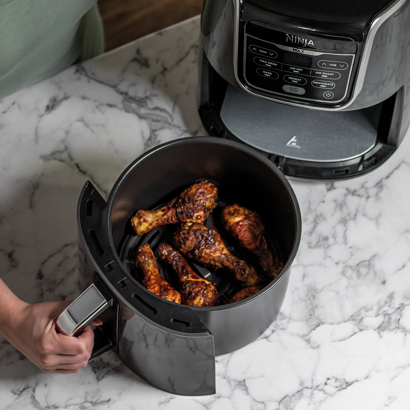 Ninja_Air_Fryer_AF160UK_overhead_chicken_mood_hybqk1.jpg (1400×1400)